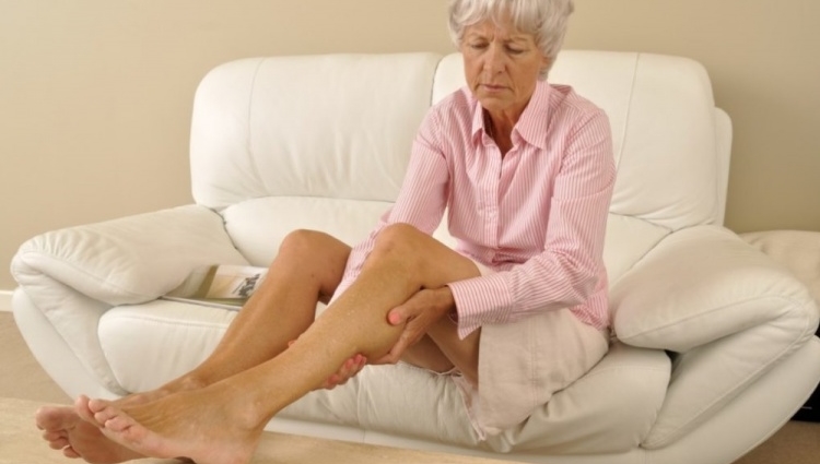 Как справиться с судорогами в ногах в пожилом возрасте