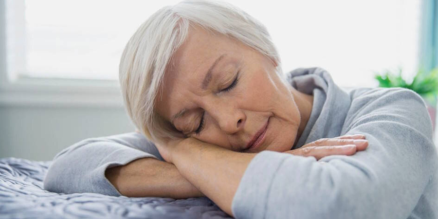 Почему пожилой человек много спит