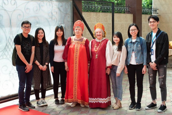 Китайские волонтеры посетили пансионат Архангельское
