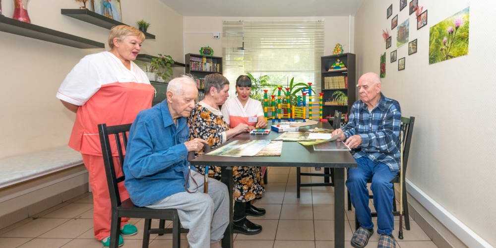 Уход за пожилыми в доме престарелых