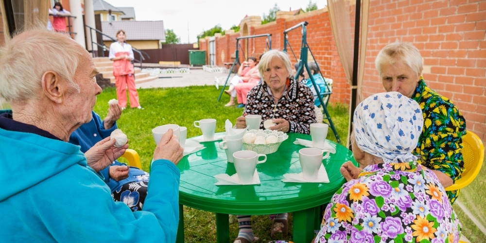 Чаепитие пожилых в частном пансионате