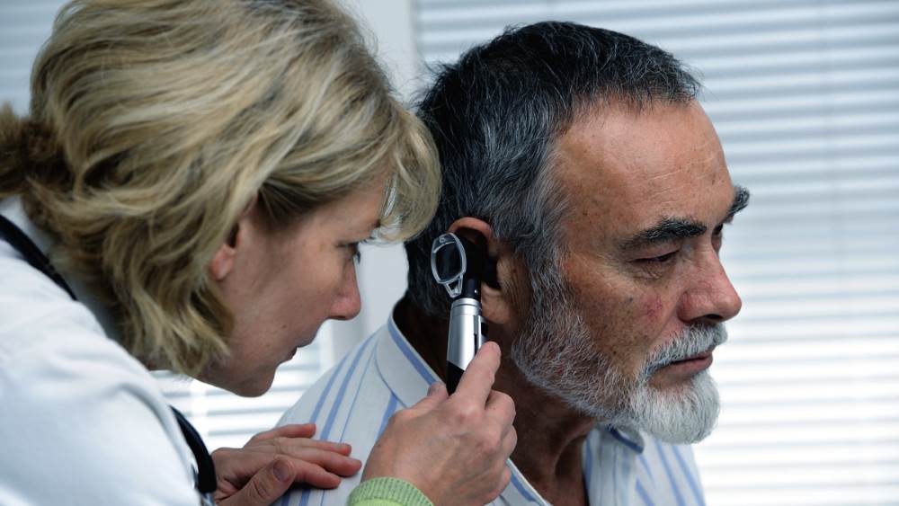 Проблемы слуха и глухота у пожилых